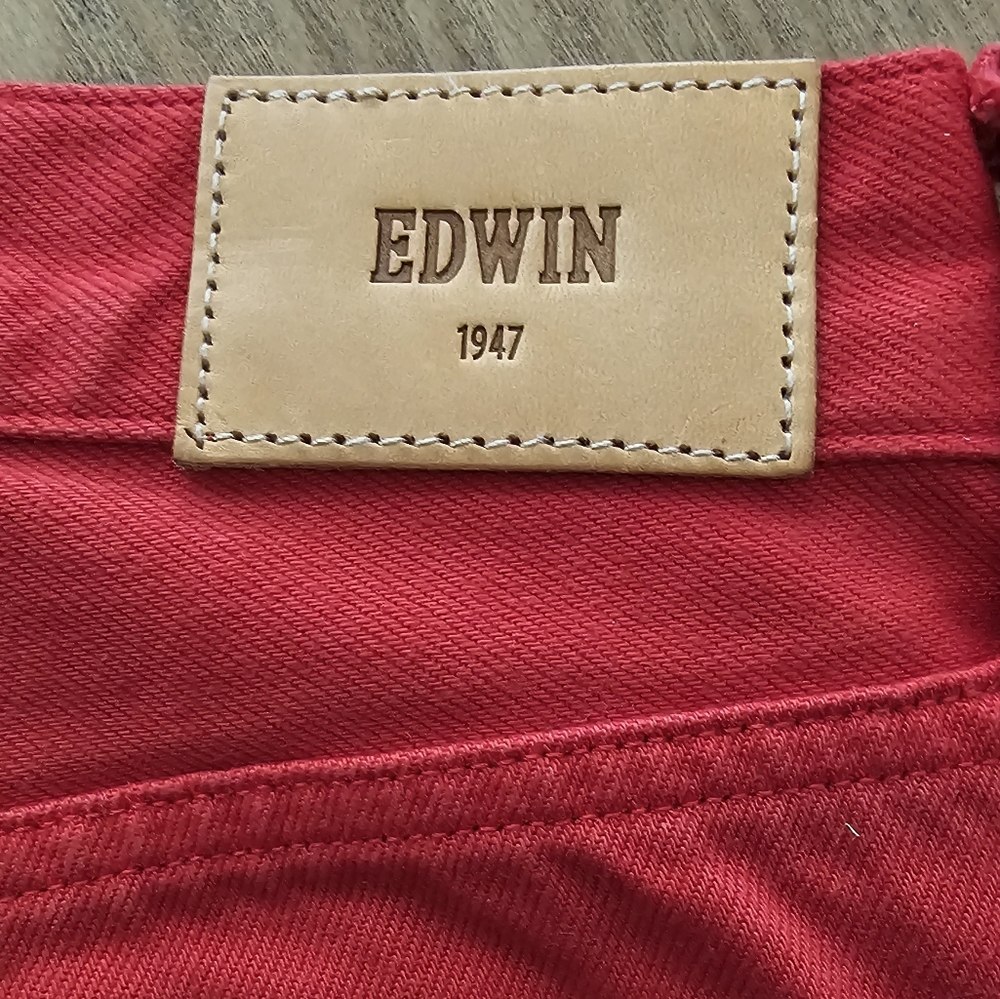 EDWIN Cai Classic Straight Leg Jeans In RED size 27
